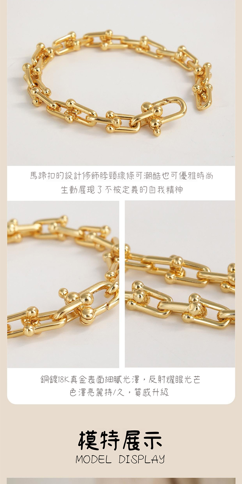 馬蹄扣的設計修飾脖頸線條可潮酷也可優雅時尚 生動展現了不被定義的自我精神 銅鍍18K真金表面細膩光澤,反射耀眼光芒 色澤亮麗持久,質感升級 模特展示 