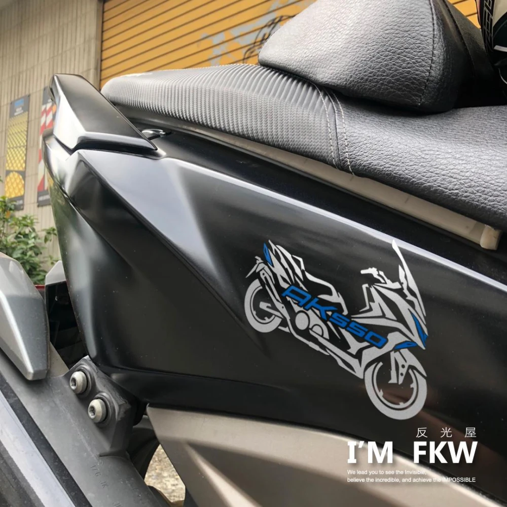 反光屋FKW AK550 機車車型反光貼紙 KYMCO 防水車貼 兩色選擇 另有其他車款 機車貼紙 獨家設計 重機 大羊(機車貼紙 汽車貼紙 反光貼紙 防水貼紙 車貼)