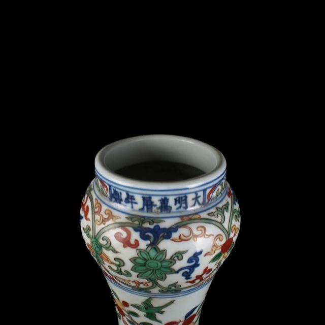 大明万暦年製 五彩龍唐人物文瓶