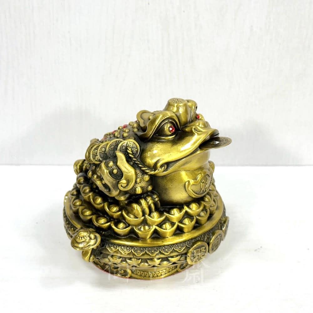 御古齋】黃銅精雕金蟾招財七星三腳蟾蜍財源廣進招財進寶銅工藝 御古齋】黃銅精雕金蟾招財七星三腳蟾蜍財源廣進招財進寶銅工藝
