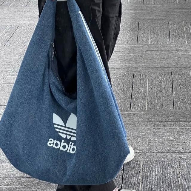 【adidas 愛迪達】Adidas Originals logo 大容量 雲朵包 肩背包 小錢包 牛仔黑 牛仔藍