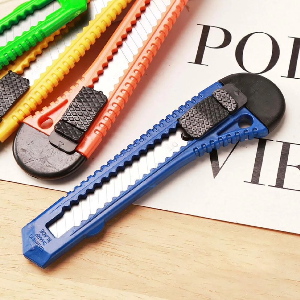 【小麥購物】攜帶型美工刀(刀片 刀 裁紙刀 剪紙刀 不鏽鋼 美工刀 裁切刀 辦公文具)