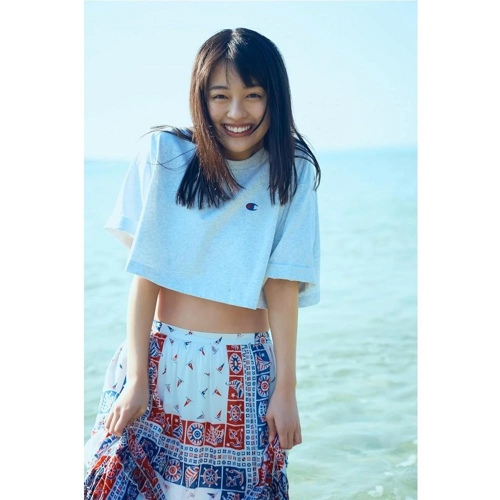 日版上坂すみれ上坂堇5th寫真集「すみぺのほっこり本」
