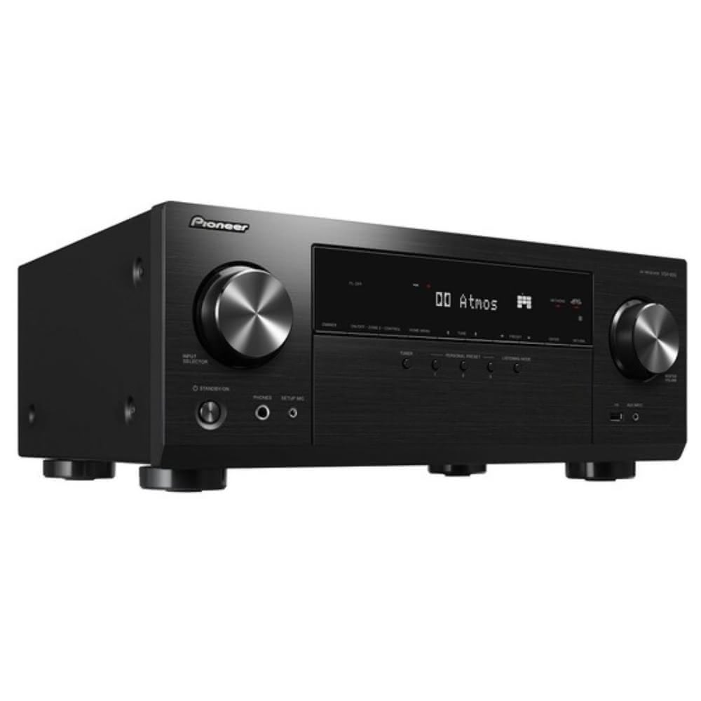 Pioneer 先鋒 VSX-935 7.2 聲道 AV 接收器，支援 WiFi 和藍芽，提供優異音效體驗。黑色外觀，尺寸 435 x 173 x 370 mm，重 9.6 kg，產地馬來西亞，含遙控器與說明書，110V 電源，1 年保固，NCC 認證 CCAJ22Y10170T4，BSMI R31271。完美適閤家庭劇院升級！