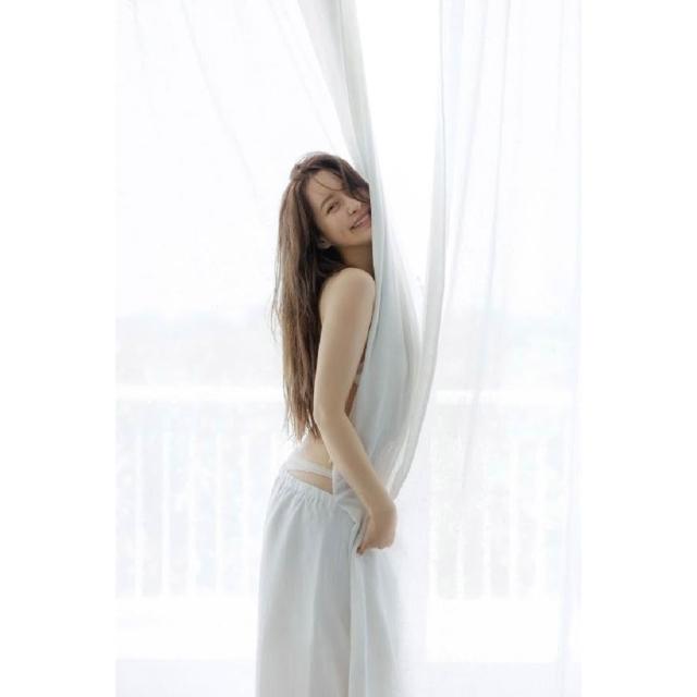 【直筆サイン入り初版本】野崎萌香さん野崎萌香1st写真集『jealousy』 直筆サイン入り初版本】野崎萌香さん野崎萌香1st写真集