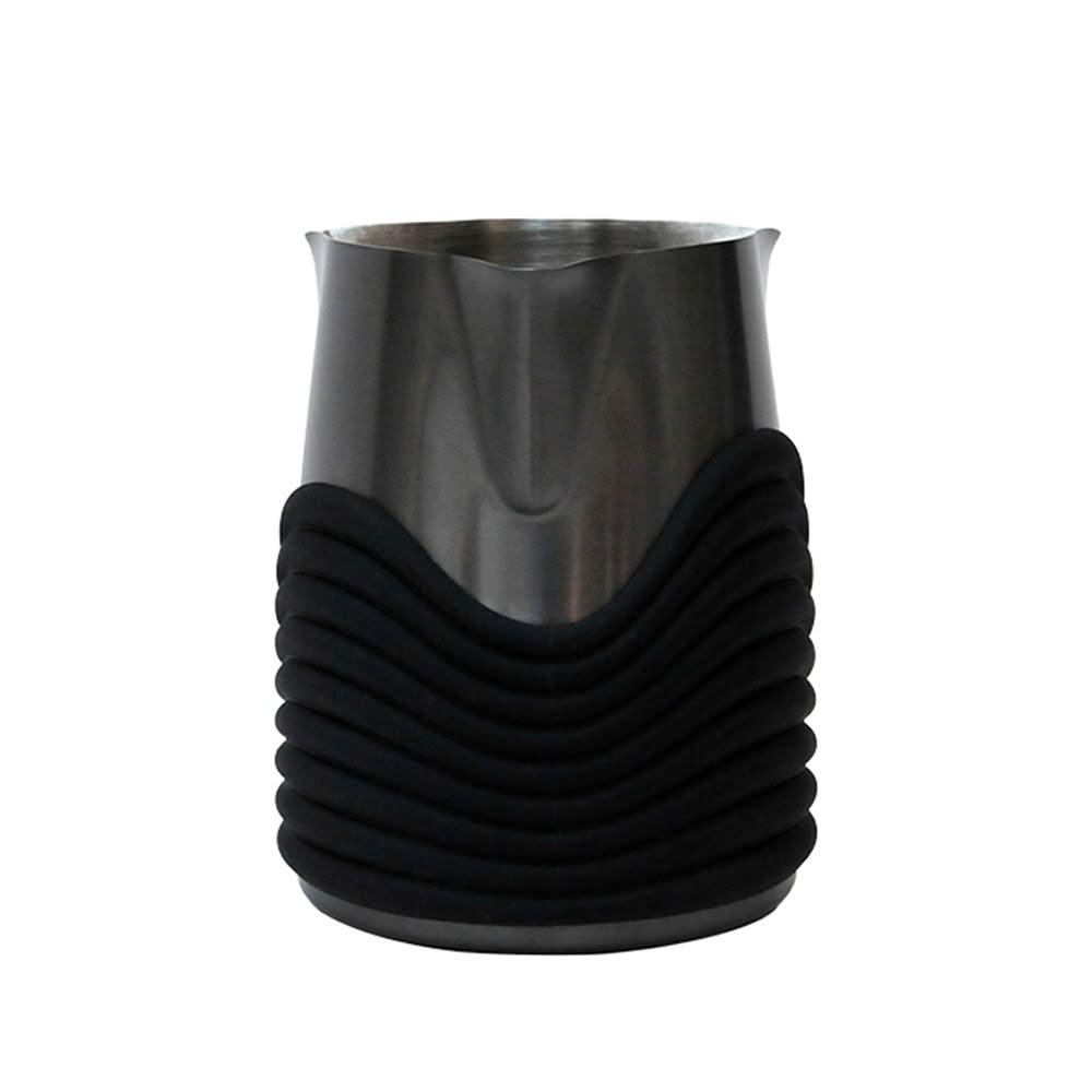 賜杯 WPM 2301 三嘴拉花杯500cc 砂光鍍鈦黑(HC7138TBK)