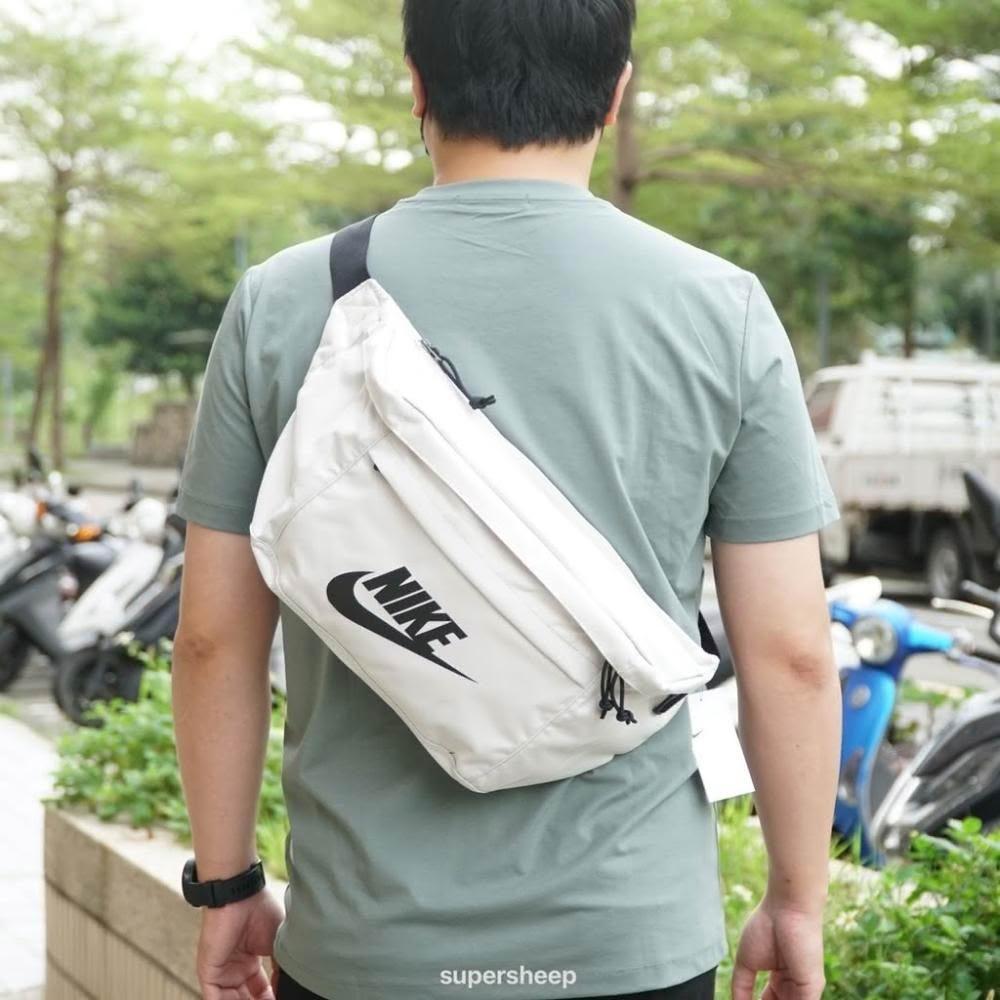 NIKE 耐吉】Nike Tech Hip Pack 側背大腰包出國必備防盜包米白BA5751-072