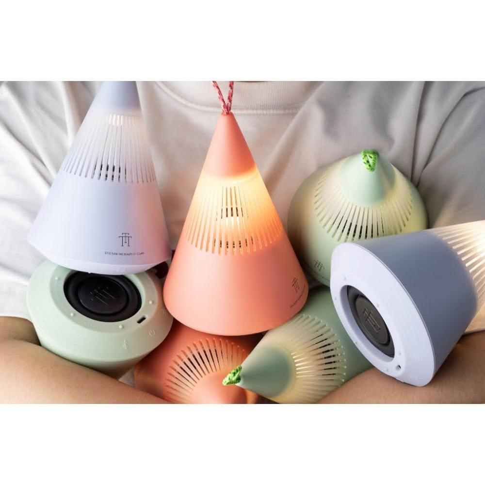 TRETTITRE TreSound Q 真無線藍芽耳機，搭載高解析音質技術，提供沉浸式立體聲體驗，讓音樂享受更升華。支援 ANC 主動降噪，有效阻隔外界噪音，完美適合通勤、運動或日常使用。IPX5 防水設計，防汗防潑水無憂；電池續航長達 25 小時，搭配快速充電功能，長時間聆聽不中斷。輕巧舒適的佩戴設計，藍芽 5.2 穩定連線，確保無縫連線，是優質真無線耳機的首選選擇，提升您的音訊生活品質！