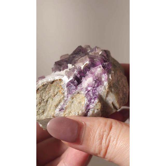 紫水晶(八面体) 光遇礦石- 浙江八面體紫螢石濃郁紫羅蘭頂輪第7脈輪靈性之輪天然礦石C164