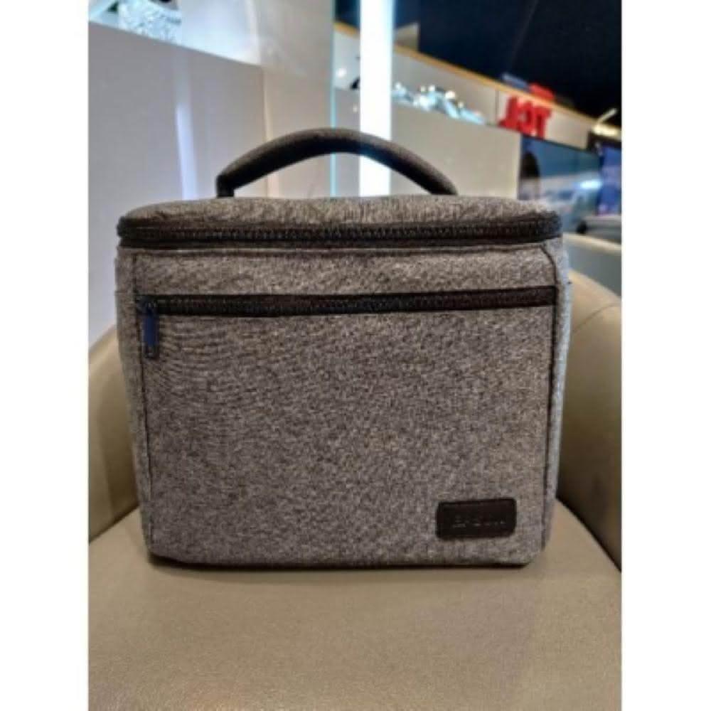 Epson EF-22 是一款高品質的印表機墨水匣，容量為22ml，適合用於 Epson 鐳射印表機，提供清晰的列印效果與穩定的使用表現。此墨水匣設計符合環保標準，節省耗材成本，並具備良好的相容性，是辦公室與家庭使用的理想選擇。