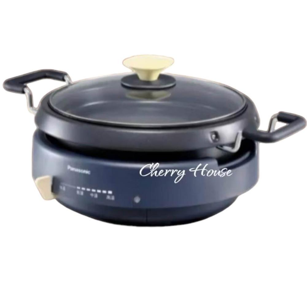 Panasonic國際牌NF-MF701萬用鍋,專為2人份設計,黑色系時尚外觀,尺寸寬44.8 x 高20.1 x 深34.2 cm,輕巧僅3.2 kg。採用不粘塗層合金內鍋,易清潔不沾鍋;110V/60Hz電壓,1200-1400W高效功率,快速煮食多功能料理。中國製造,附隔熱手套配件,BSMI許可字號R31417,享1年保固。適合小家庭或單身使用,完美解決日常煮飯需求,提升廚房效率。 Panasonic國際牌 NF-MF701