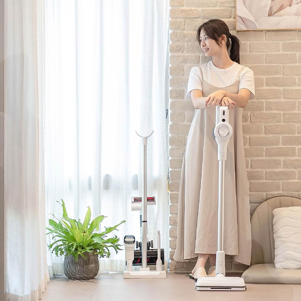  JWAY JY-SV16M 手持式清潔機，輕巧設計僅1kg-2kg，方便單手操作，適合日常家務清潔。提供1年完整保固，品質保證，讓您輕鬆去除汙垢、灰塵，維持居家乾淨舒適。高效能馬達，適用多種表面，您的理想清潔夥伴！ 